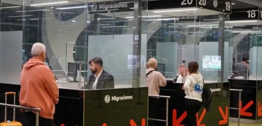 Cierran las oficinas migratorias de Paso de Los Libres, San Rafael y El Calafate