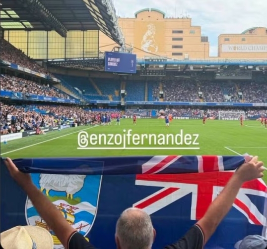 FIFA investiga a un hincha del Chelsea que mostró una bandera británica de Malvinas