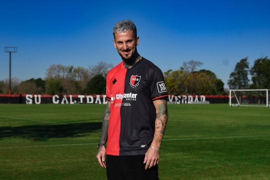 Darío Benedetto, ya es jugador de Newell's Old Boys