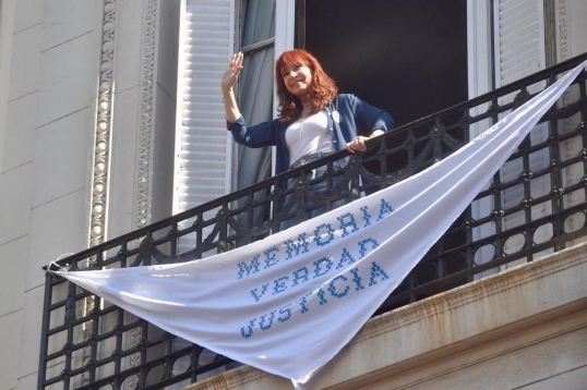 “Por los tiempos felices más hermosos que nos diste a los trabajadores”, el miércoles todos a la casa de Cristina